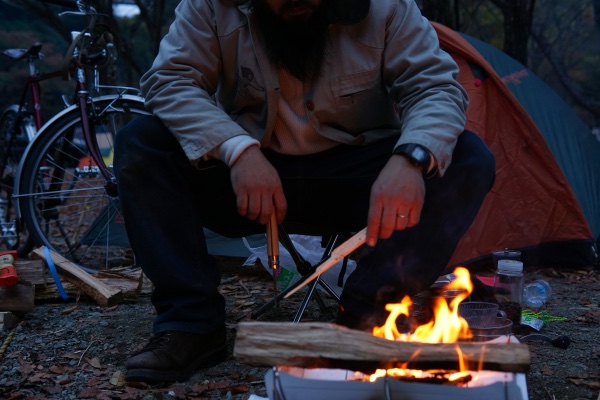 自転車 テント キャンプ 焚火